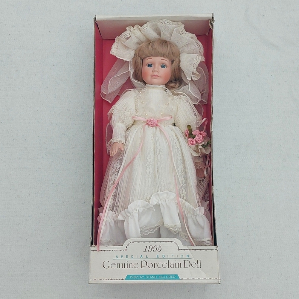 GLORIOUS MEMORIES 1995 Special Edition Porcelain Doll with Lace Dress NIB